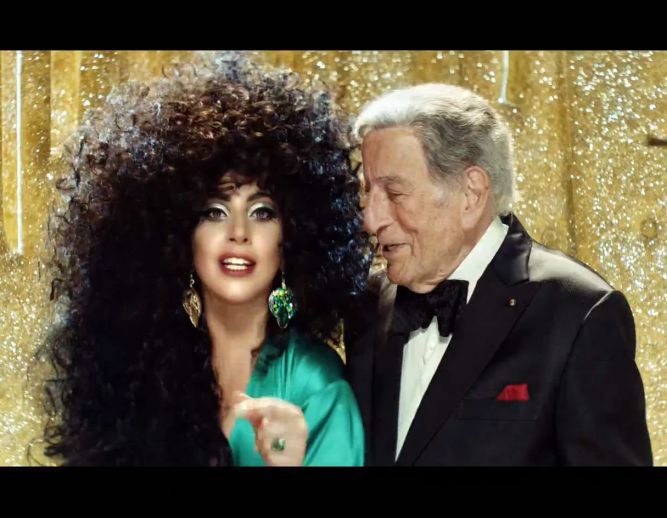 Леди Гага в рождественской рекламе H&M