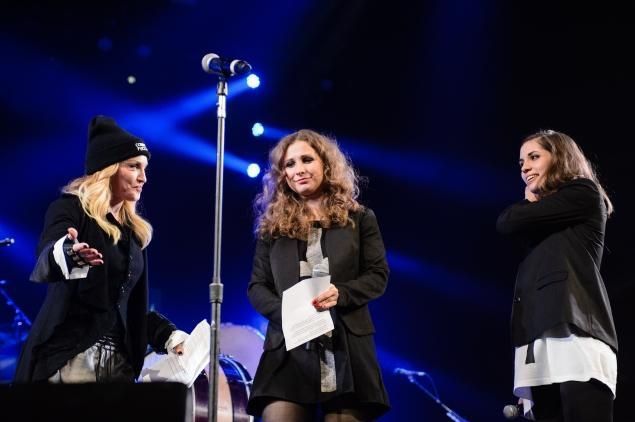 Мадонна и Pussy Riot на концерте Amnesty International