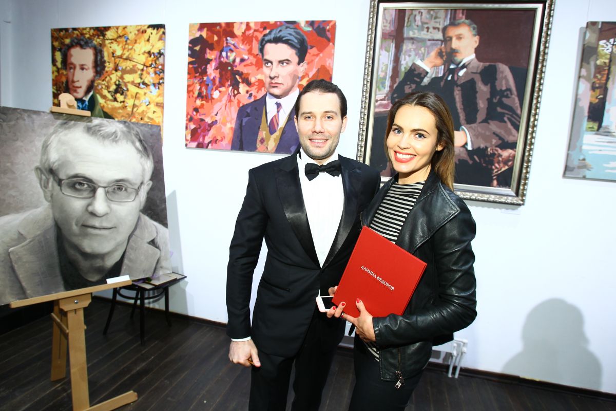 Звездные гости на выставке «Даниил Федоров. Театр портрета»
