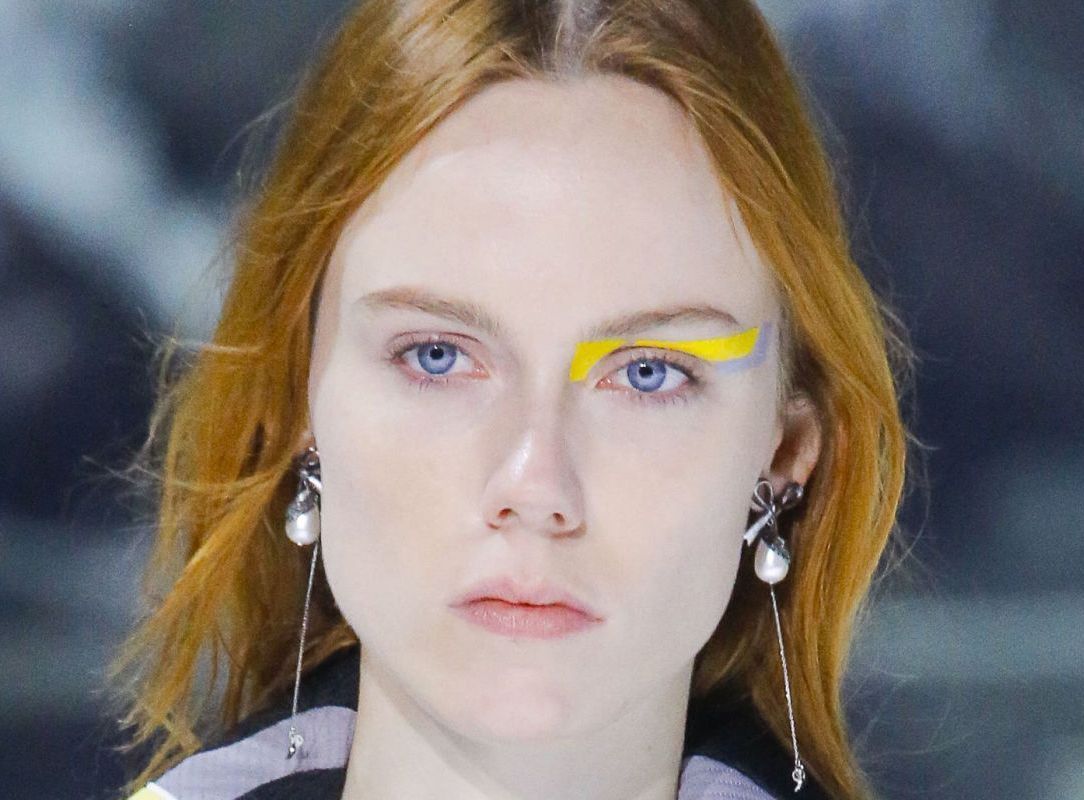 Не в бровь, а в глаз: макияж с показа Louis Vuitton