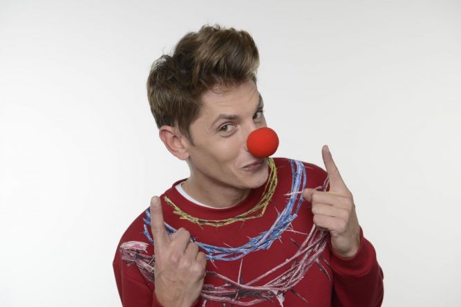 Российские звезды надели клоунские носы в поддержку больных детей