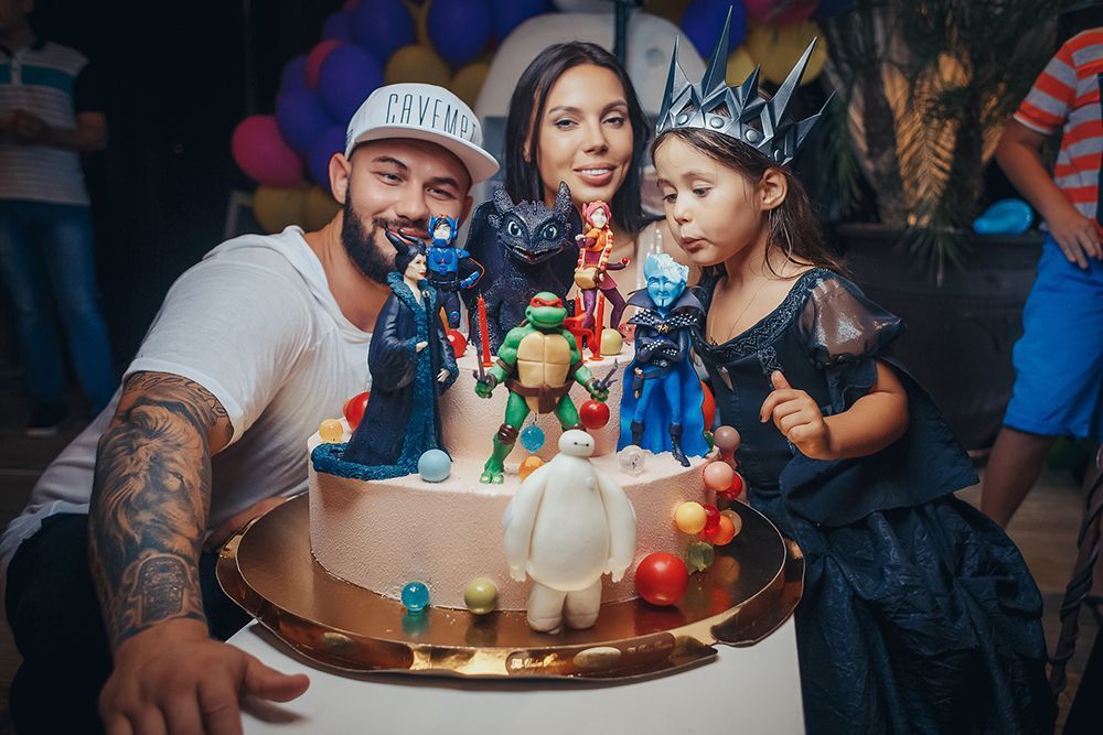 Джиган и Оксана Самойлова отметили день рождения старшей дочери Ариелы