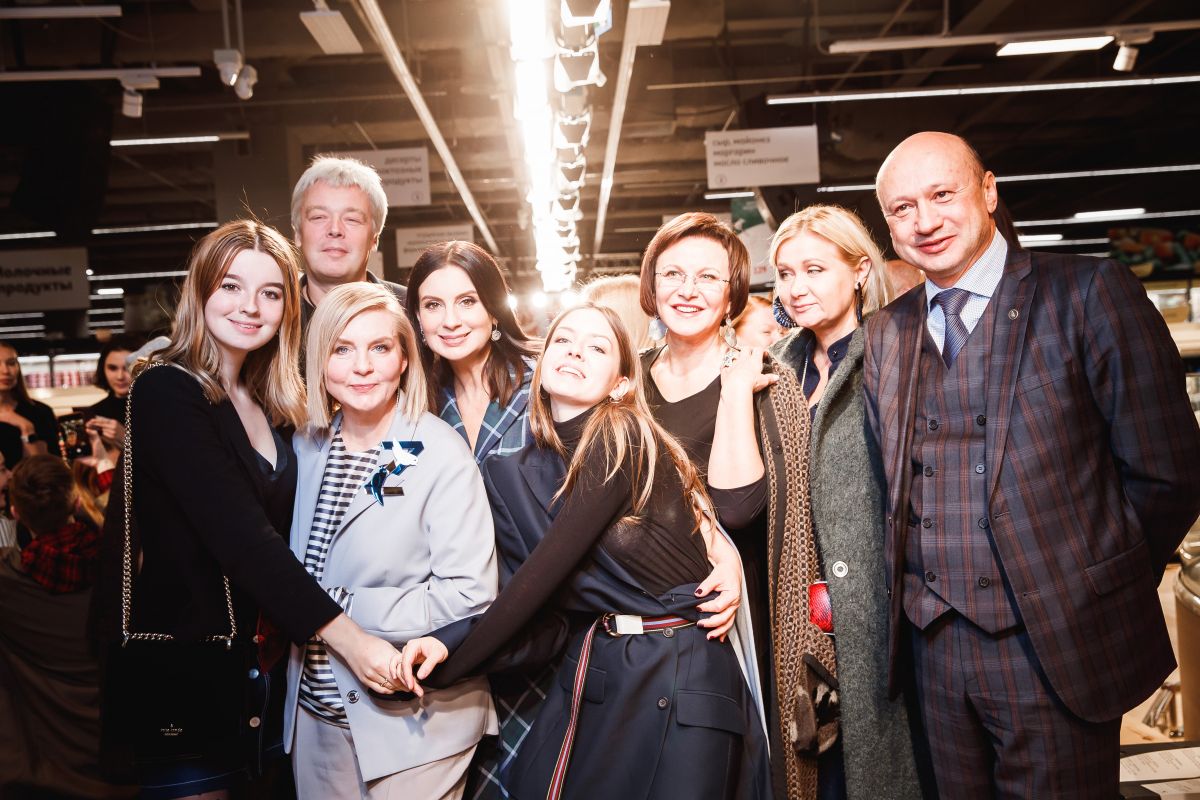 Екатерина Стриженова с семьей на показе бренда Victoria Andreyanova ss