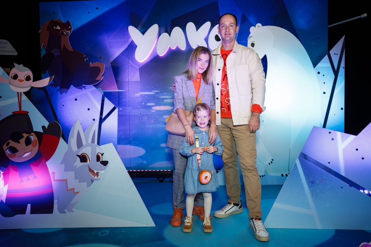 Никита Тарасов и другие звездные гости с детьми посетили премьеру мультсериала «Умка»