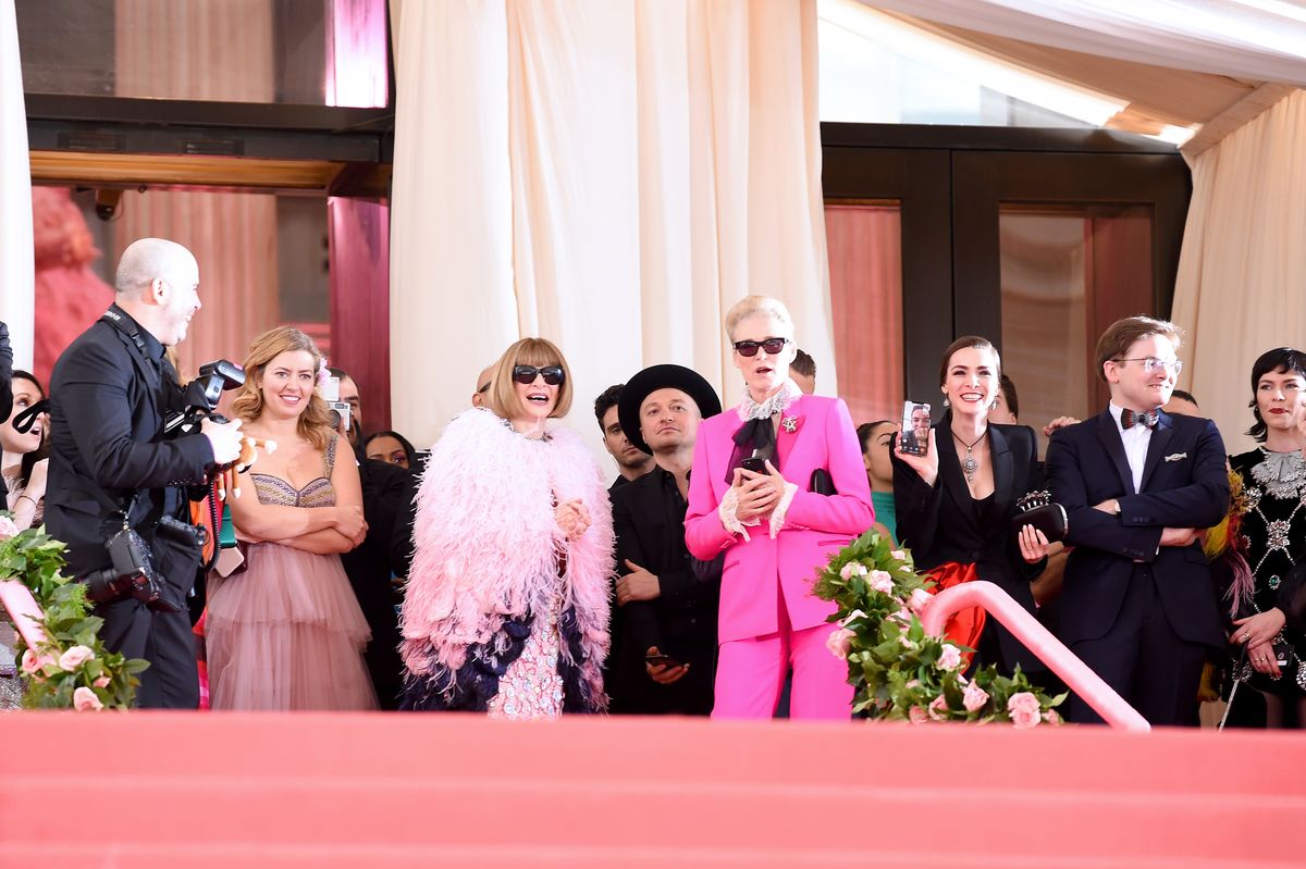 Вспомнить все: самые яркие моменты Met Gala прошлых лет