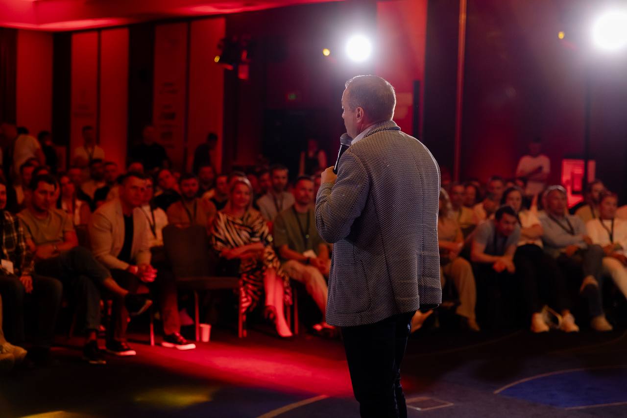 Business StandUp тур Оскара Хартманна «Охота за единорогами»