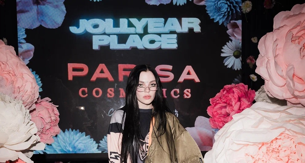 Звездная вечеринка от Jollyear Place x PARISA COSMETICS 